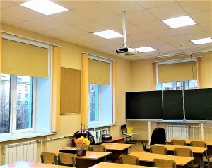Рулонные шторы в школу